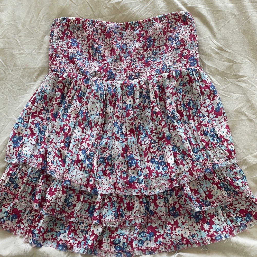 LAST DAY DEC. 10 
. MOVING. CLOSE OUT . FREE PEOPE CUTE SKIRT